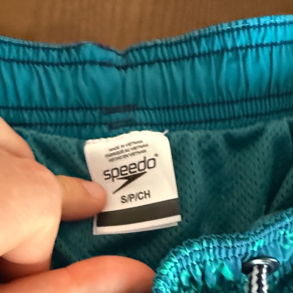 Men’s Speedo Swim Trunks size small - Picture 2 of 4